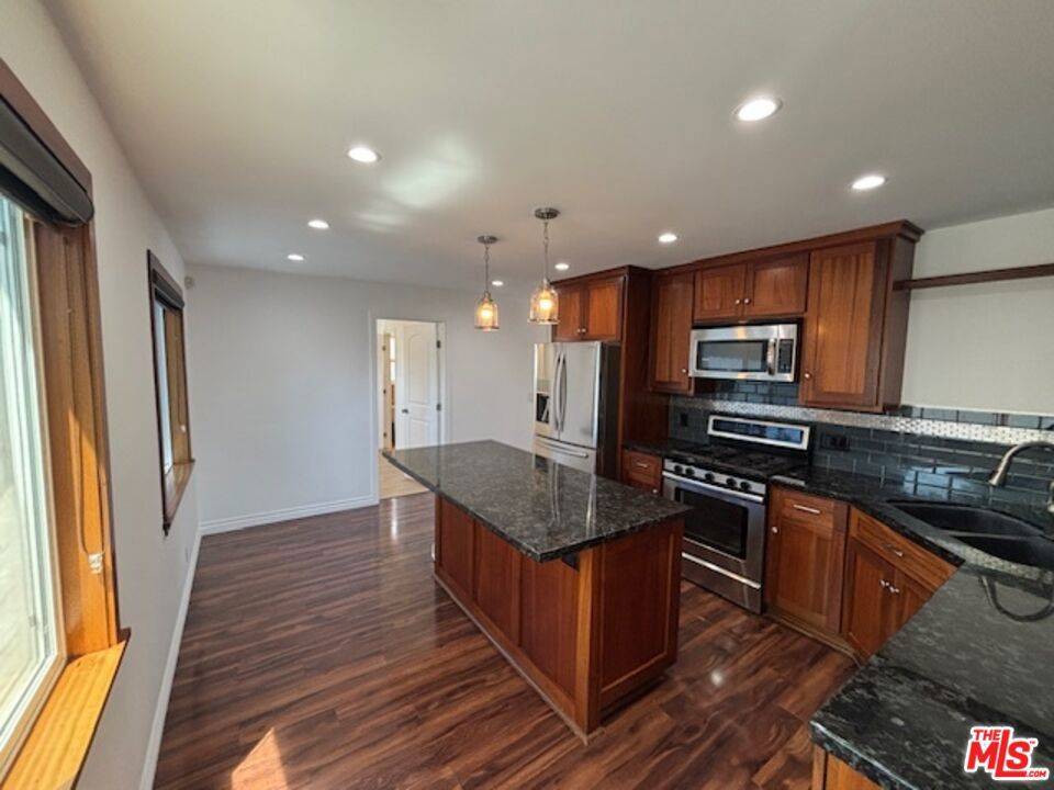 Montrose, CA 91020,2535 Mary ST