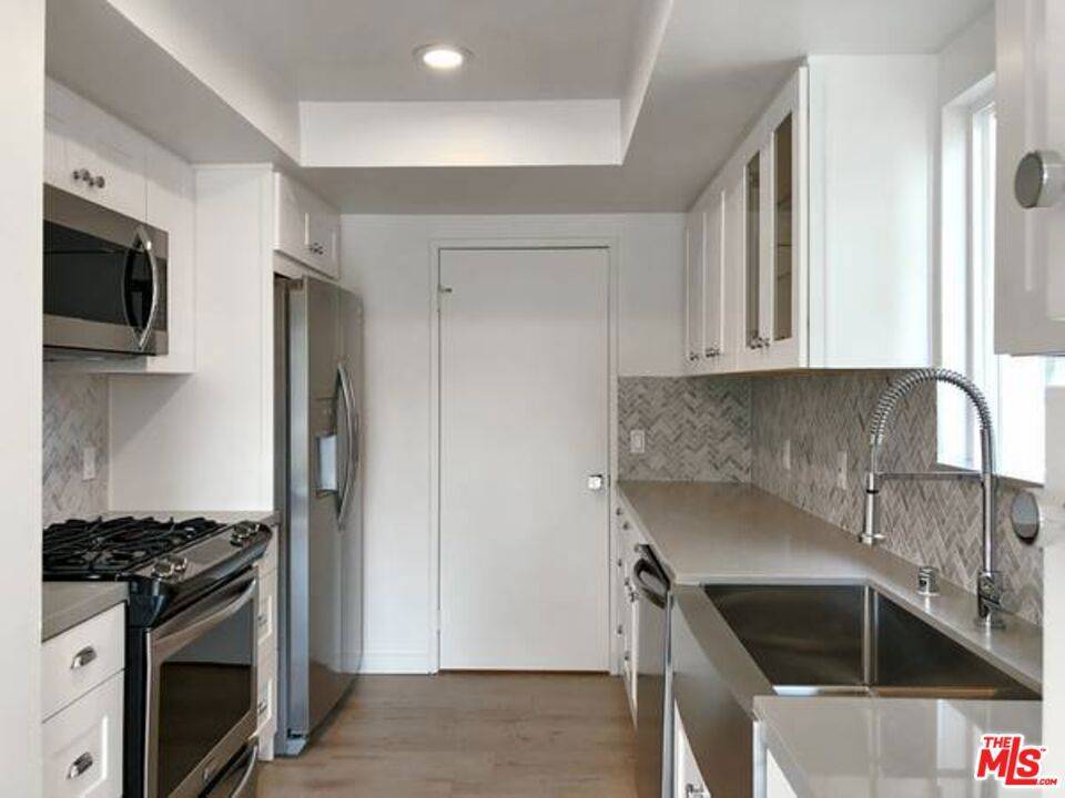 Los Angeles, CA 90046,853 N HAYWORTH AVE #204