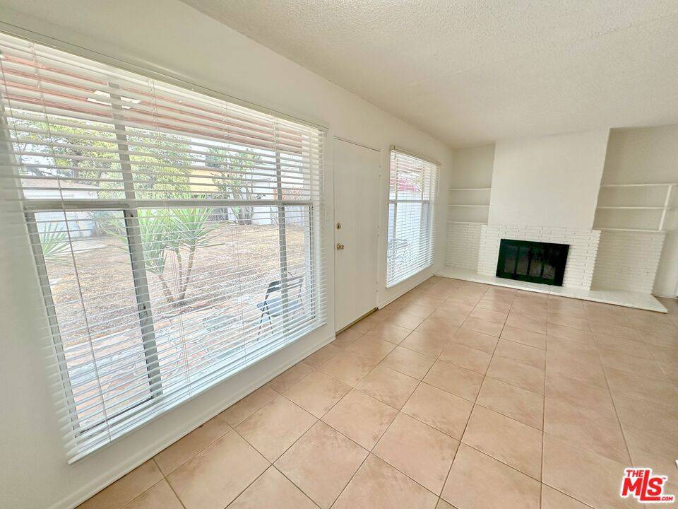 North Hollywood, CA 91606,11238 Oxnard ST