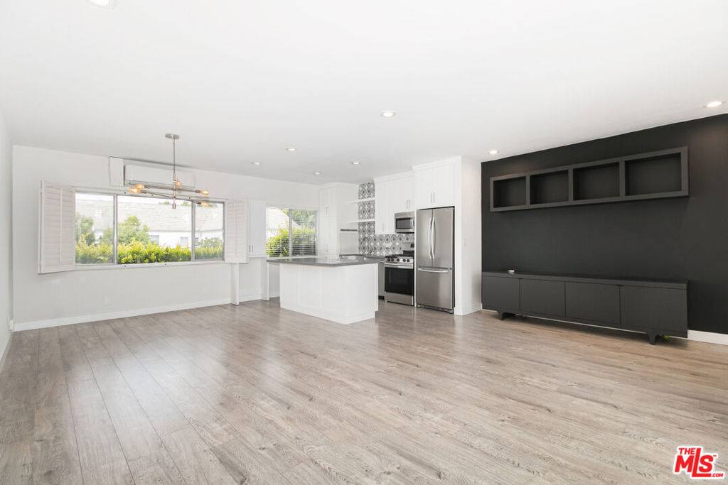 West Hollywood, CA 90046,1233 N Laurel AVE #209