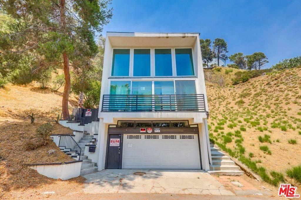 Los Angeles, CA 90046,8655 Appian WAY