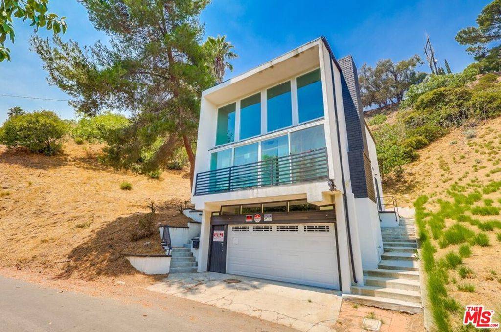 Los Angeles, CA 90046,8655 Appian WAY