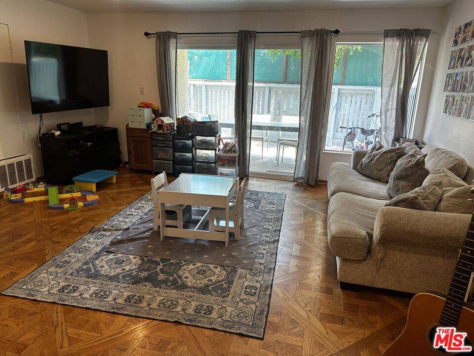 Tarzana, CA 91356,5700 Etiwanda AVE #135