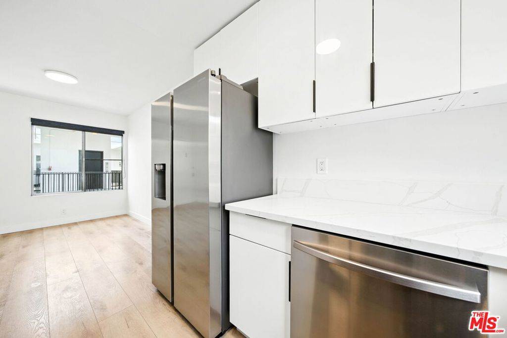 Santa Monica, CA 90402,621 San Vicente BLVD #301