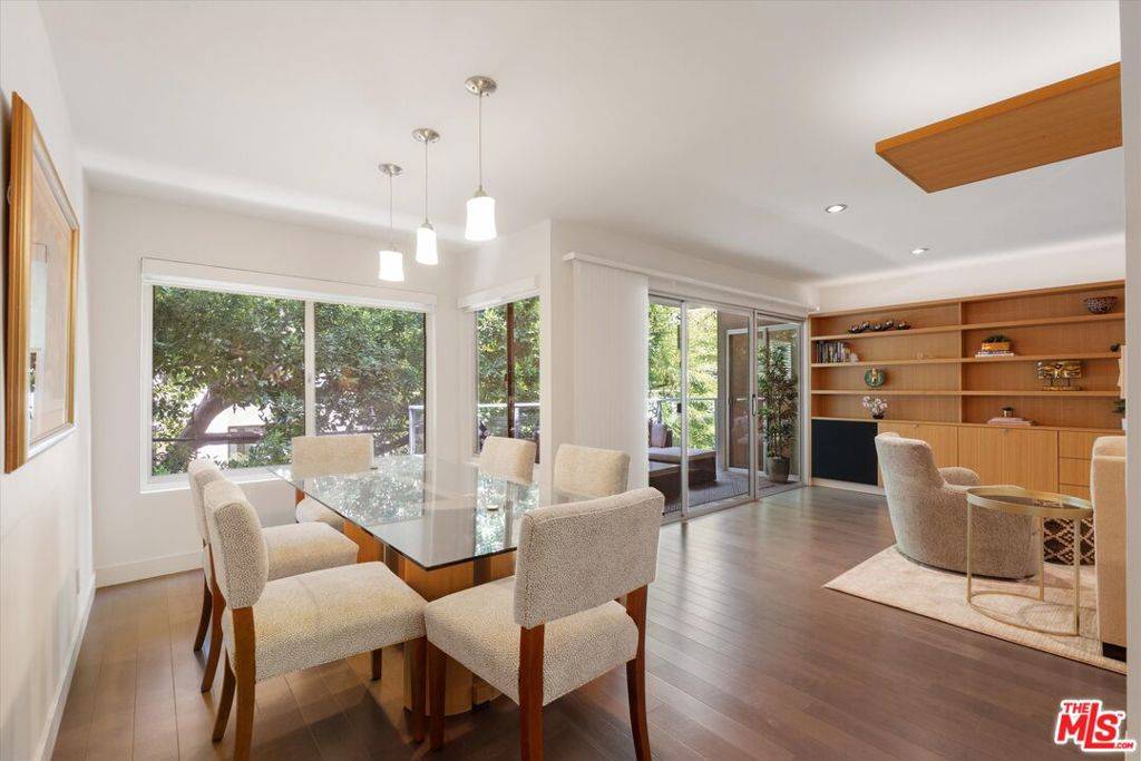 Los Angeles, CA 90049,11657 Chenault ST #308
