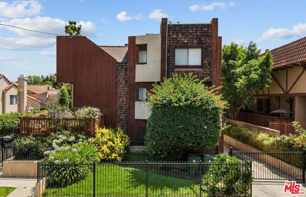 Tarzana, CA 91356,5840 Etiwanda AVE #3
