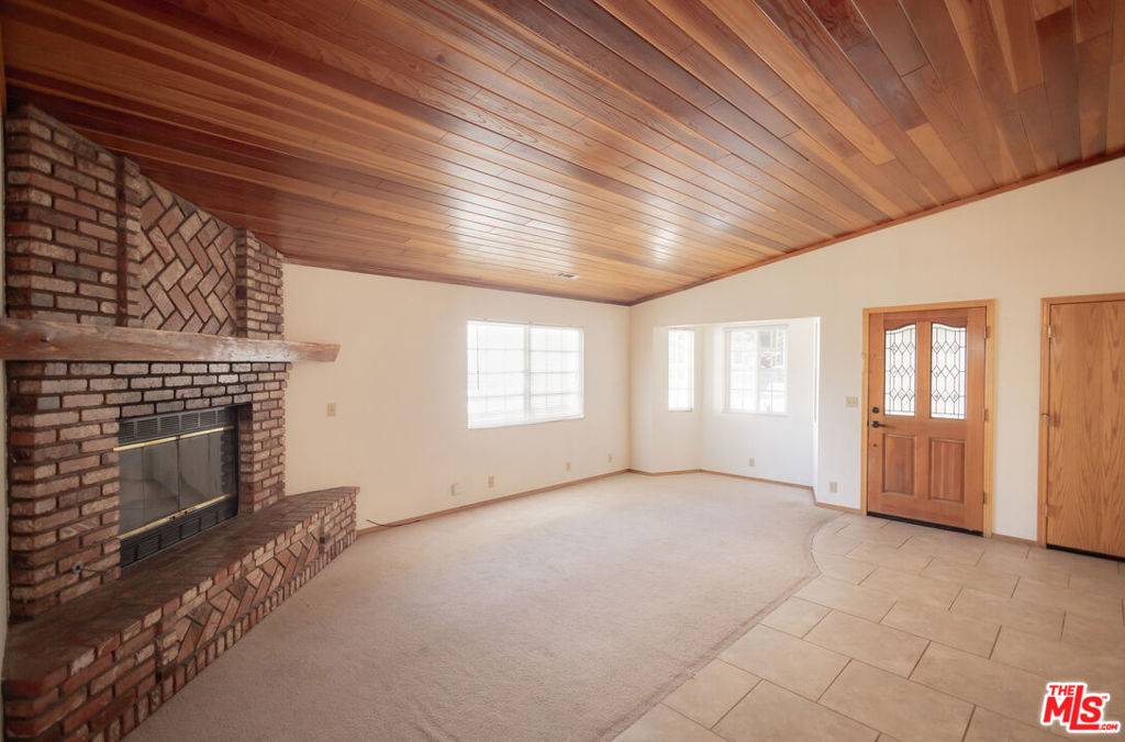 Big Bear, CA 92315,42560 Falcon AVE