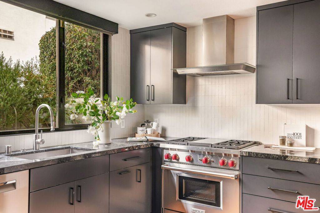 Los Angeles, CA 90049,12218 Montana AVE #103