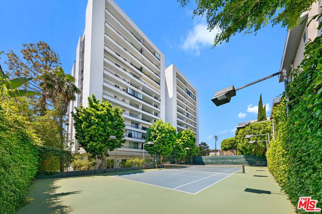 West Hollywood, CA 90069,1100 Alta Loma RD #16B