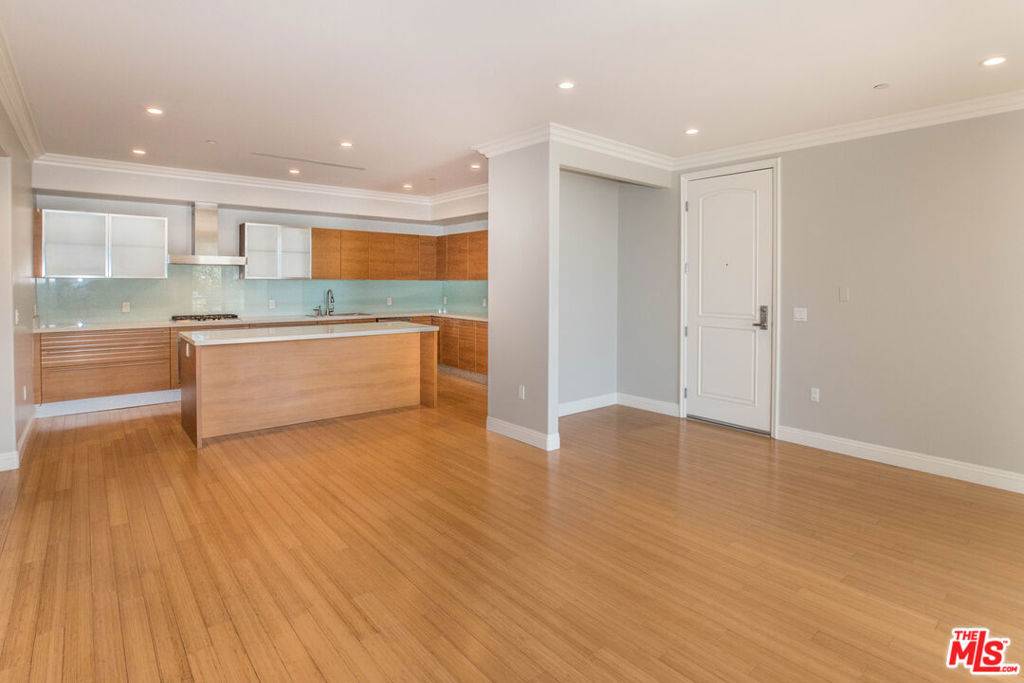 West Hollywood, CA 90046,1283 Havenhurst DR #306