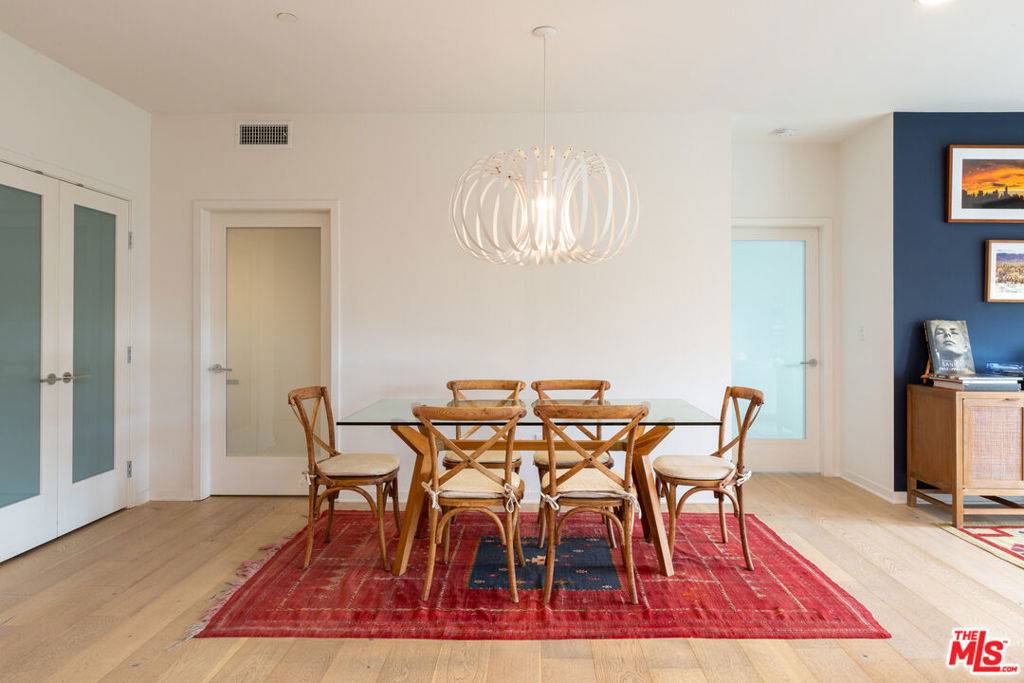 Studio City, CA 91604,4240 Laurel Canyon BLVD #301