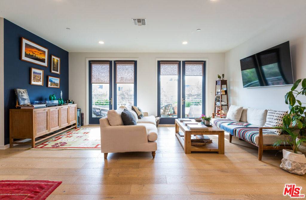 Studio City, CA 91604,4240 Laurel Canyon BLVD #301