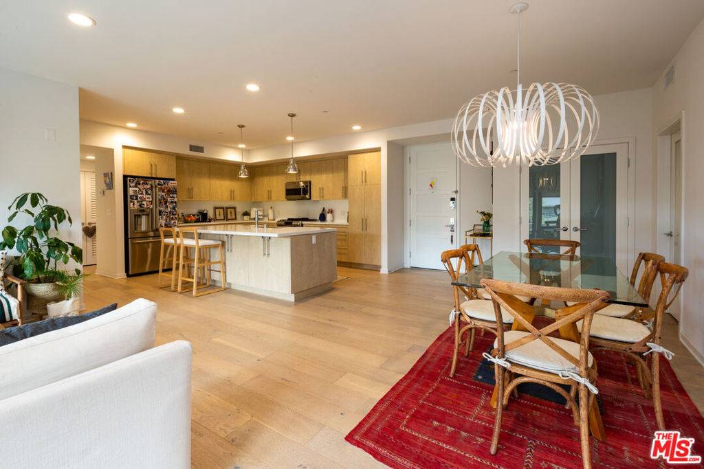 Studio City, CA 91604,4240 Laurel Canyon BLVD #301