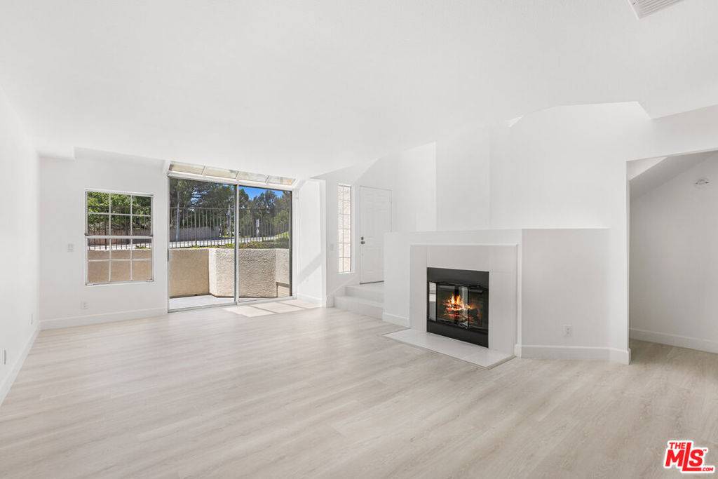 Agoura Hills, CA 91302,4240 Lost Hills RD #802