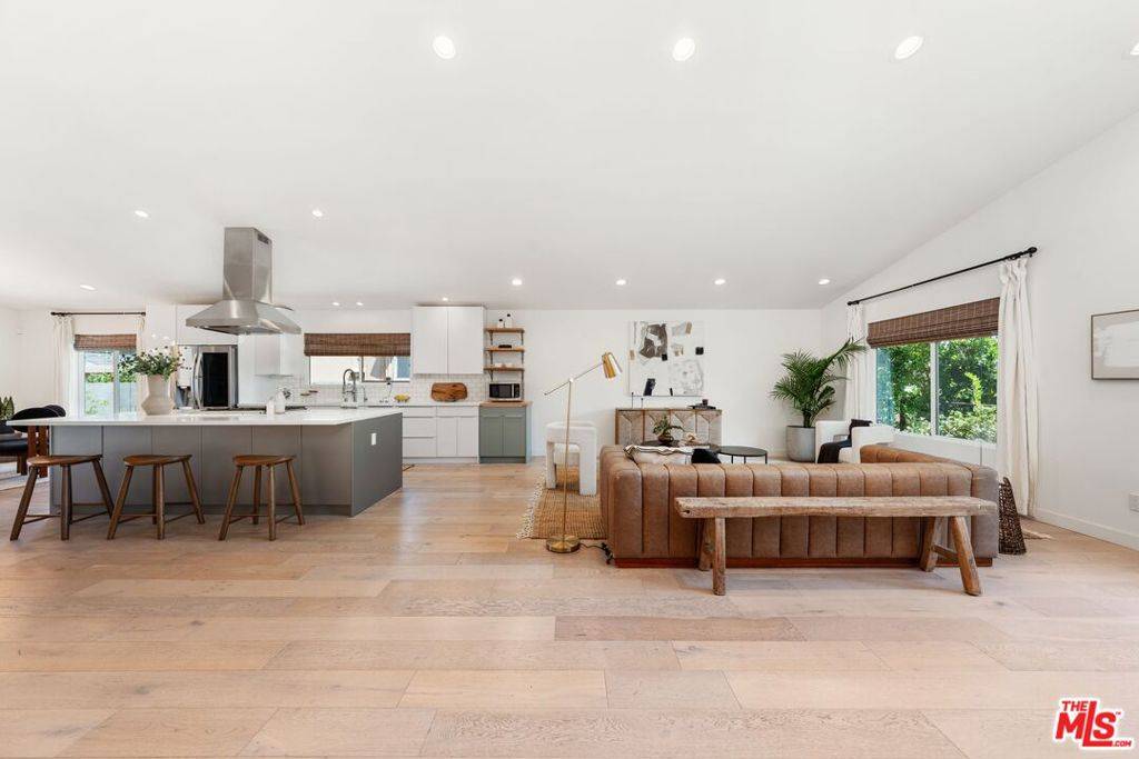 North Hollywood, CA 91601,5627 Lemp AVE