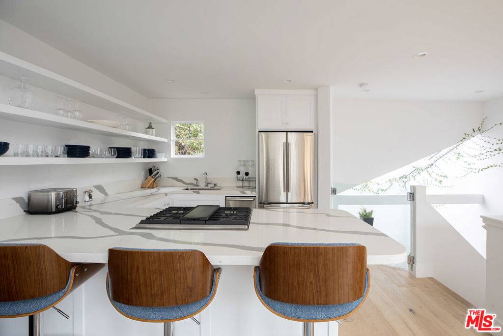 Malibu, CA 90265,29233 HEATHERCLIFF RD #3