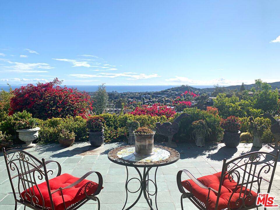 Los Angeles, CA 90049,12250 Canna RD