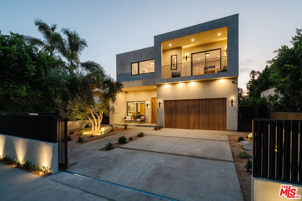 Los Angeles, CA 90046,819 N Ogden DR