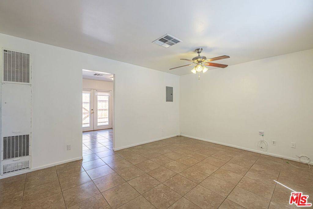 Lancaster, CA 93536,43033 39th ST