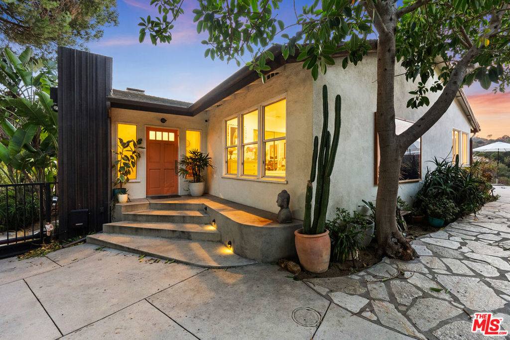 Los Angeles, CA 90046,2316 Laurelmont PL