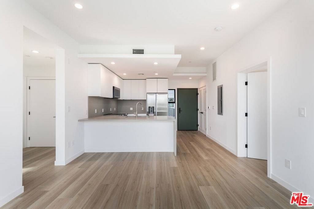 West Hollywood, CA 90069,829 Larrabee ST #PH 402