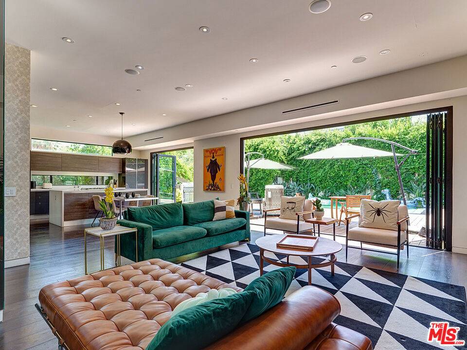 Los Angeles, CA 90048,6360 Maryland DR