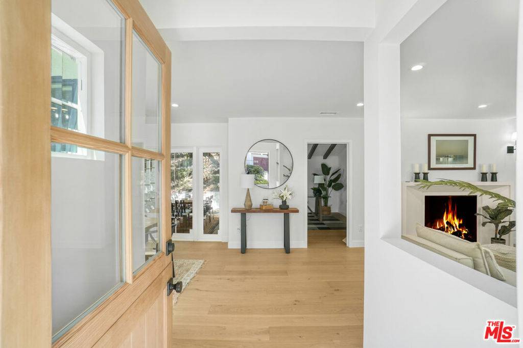 Beverly Hills, CA 90210,1831 Benedict Canyon DR