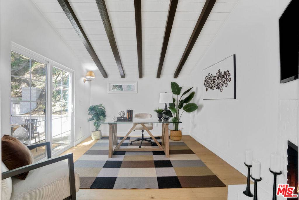 Beverly Hills, CA 90210,1831 Benedict Canyon DR