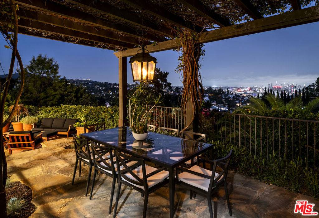Los Angeles, CA 90068,7020 La Presa DR