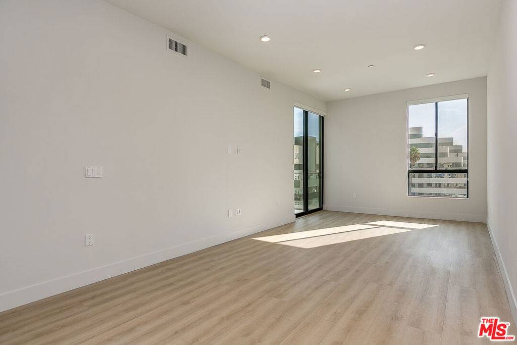 Culver City, CA 90232,3833 Dunn #208