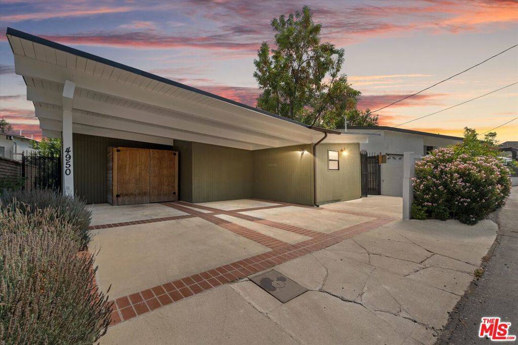 Woodland Hills, CA 91364,4950 Marmol DR