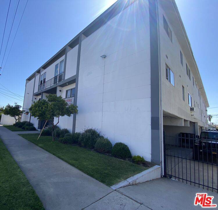 Los Angeles, CA 90029,1165 N Normandie AVE