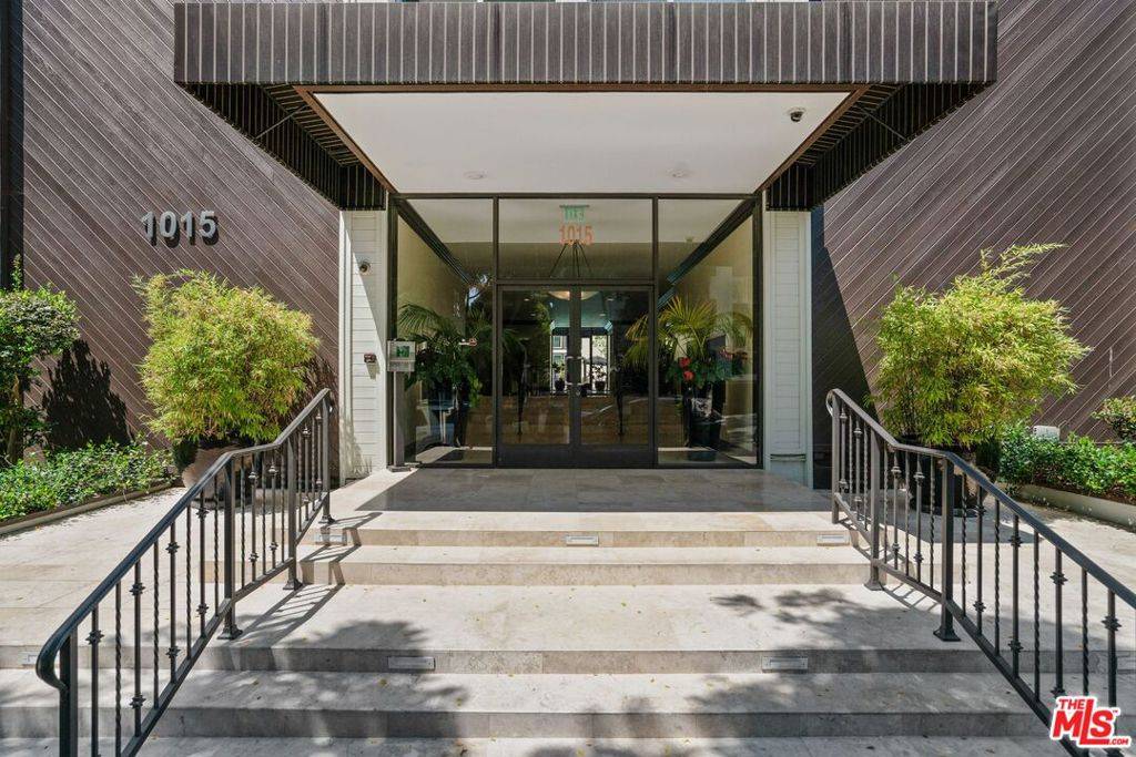 West Hollywood, CA 90069,1015 N Kings RD #103