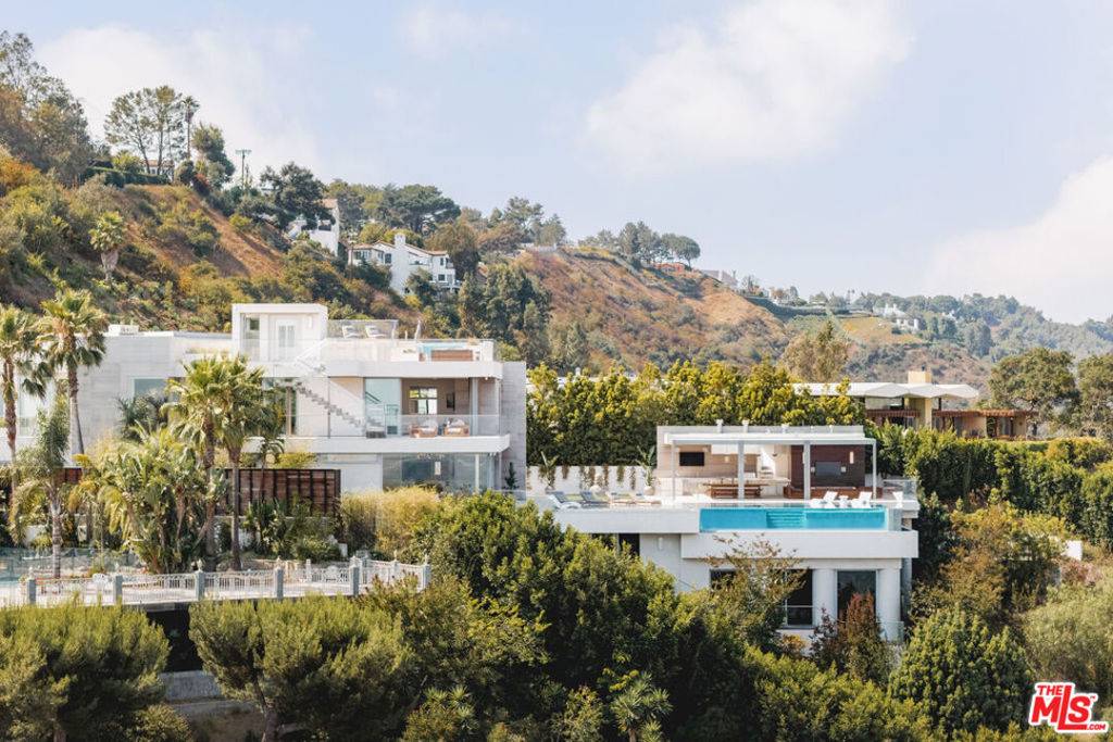 Beverly Hills, CA 90210,1460 Laurel WAY