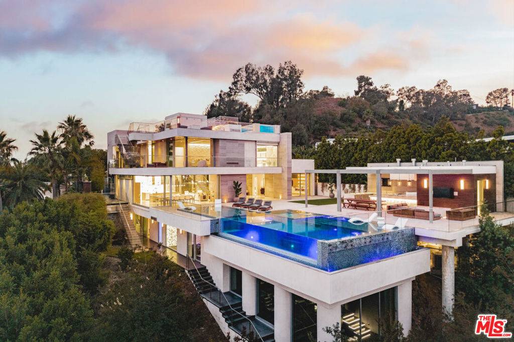 Beverly Hills, CA 90210,1460 Laurel WAY