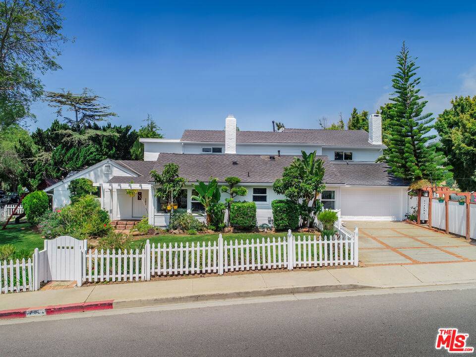 Pacific Palisades, CA 90272,17001 Bollinger DR