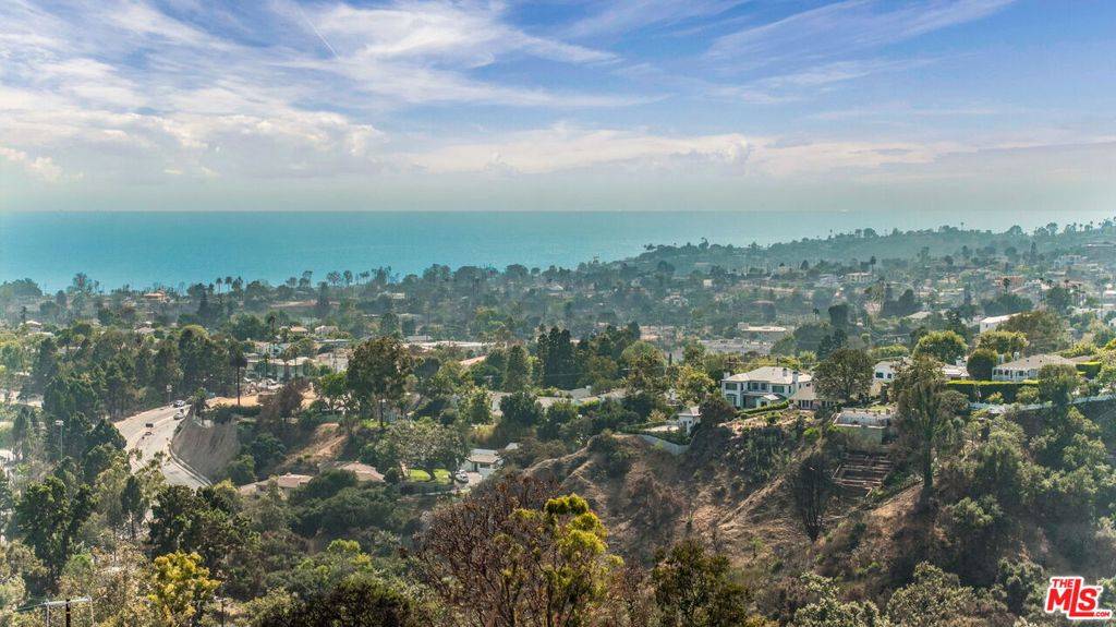 Pacific Palisades, CA 90272,15309 Mc Kendree AVE