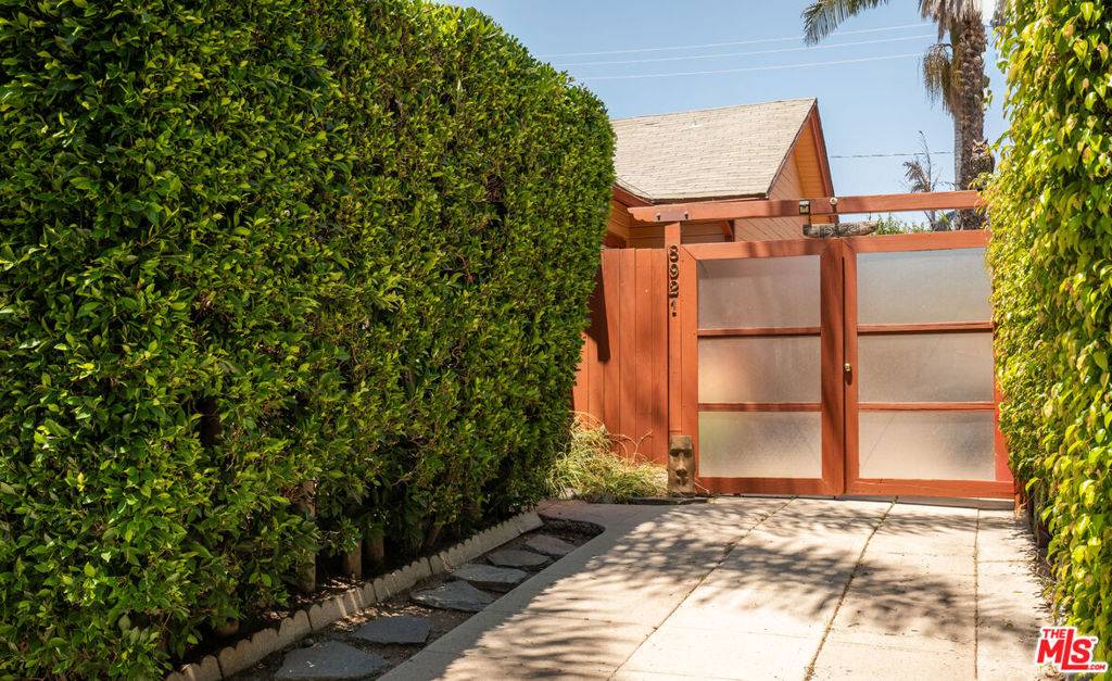 West Hollywood, CA 90048,8921 Rosewood AVE