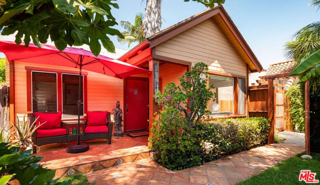 West Hollywood, CA 90048,8921 Rosewood AVE