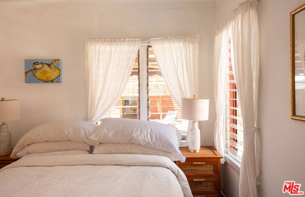 West Hollywood, CA 90048,8921 Rosewood AVE