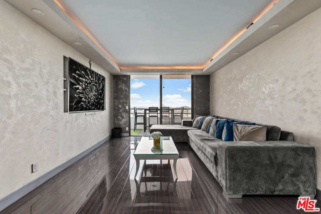 Glendale, CA 91203,343 Pioneer DR #1803