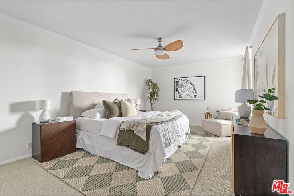 Los Angeles, CA 90049,809 S Bundy DR #304