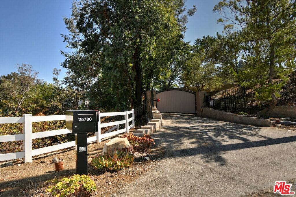 Calabasas, CA 91302,25700 Mulholland HWY