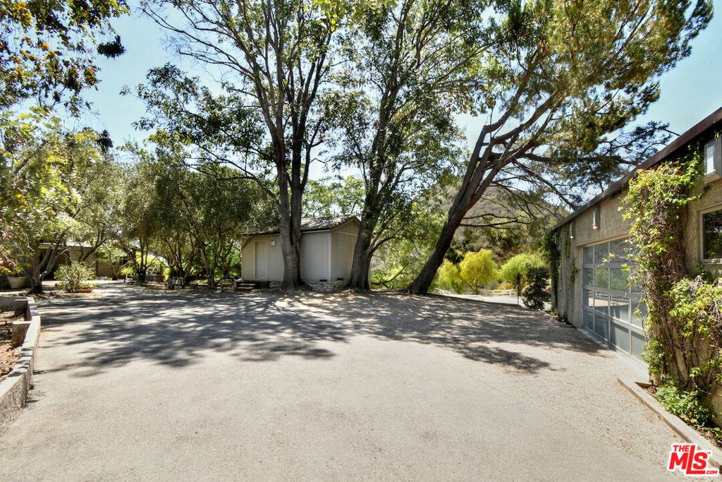 Calabasas, CA 91302,25700 Mulholland HWY