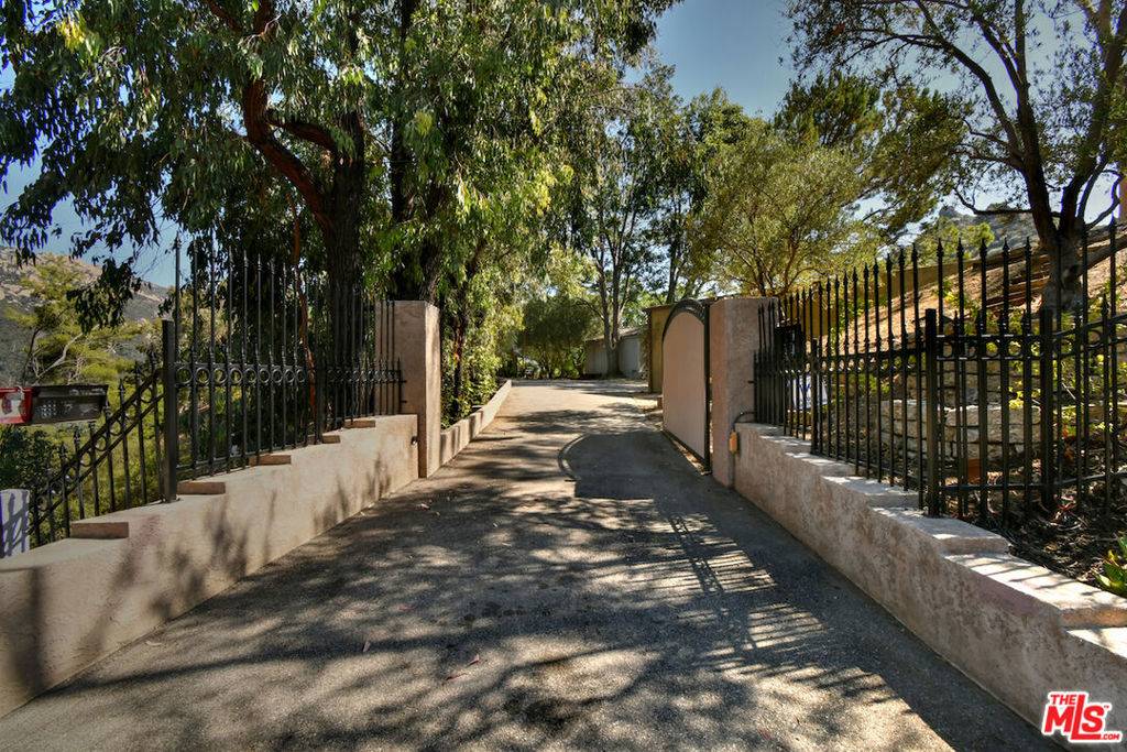 Calabasas, CA 91302,25700 Mulholland HWY