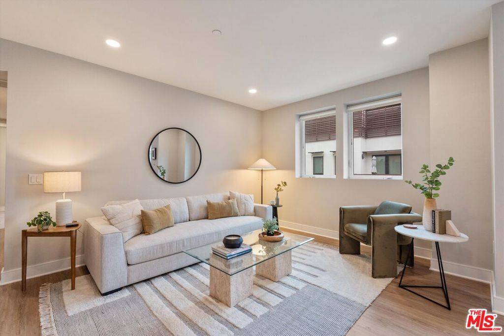 Los Angeles, CA 90094,6030 Seabluff DR #413