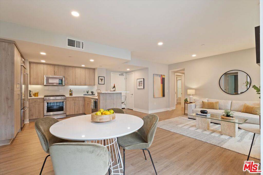 Los Angeles, CA 90094,6030 Seabluff DR #413