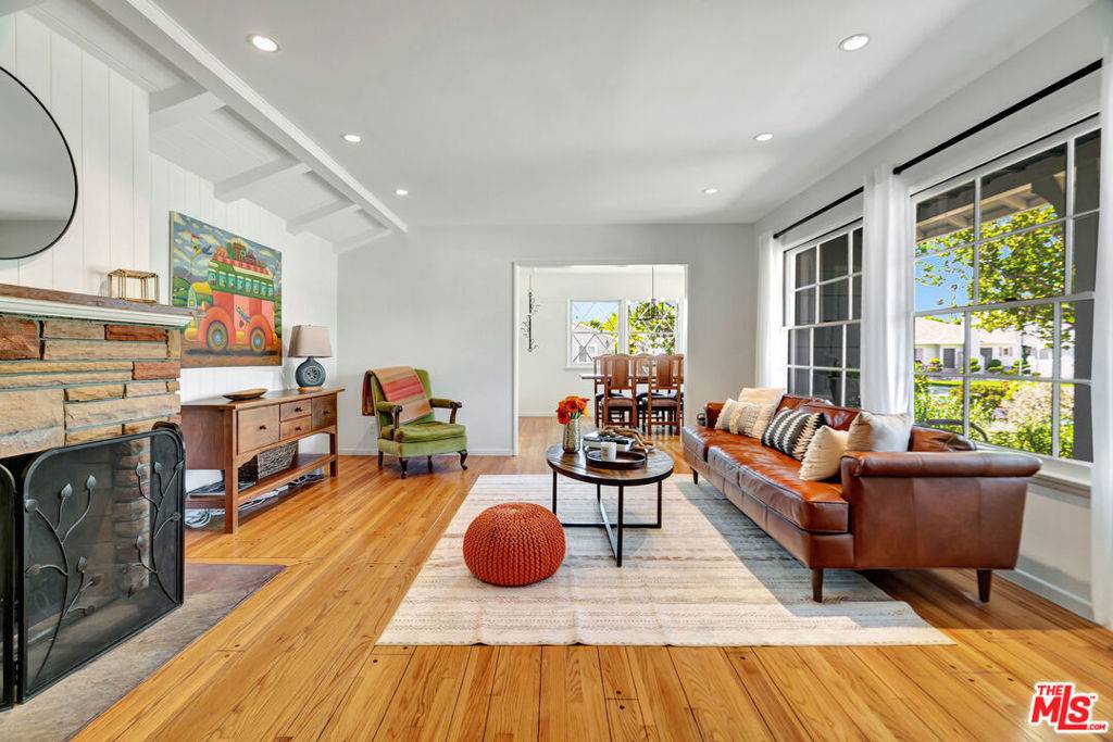 Sherman Oaks, CA 91403,5102 Vesper AVE
