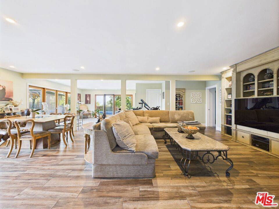 Tarzana, CA 91356,4723 Dunas LN