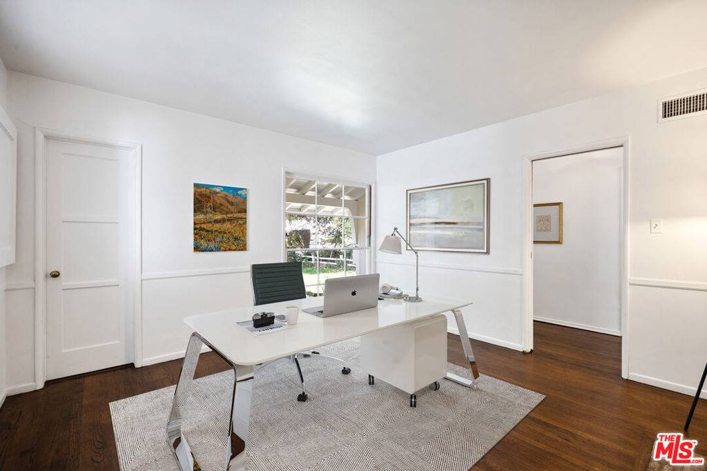 Encino, CA 91436,15519 Huston ST